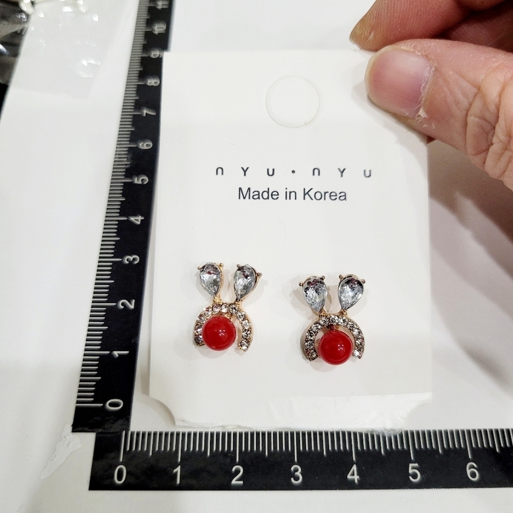 Brand New Gold Tone Red Stone Rhinestone Stud Earrings - Picture 6 of 6